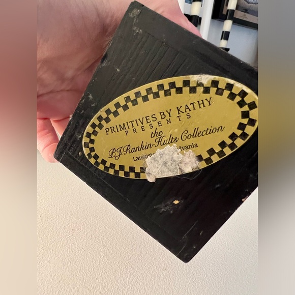 Wooden trinket box with flower design - Picture 5 of 5